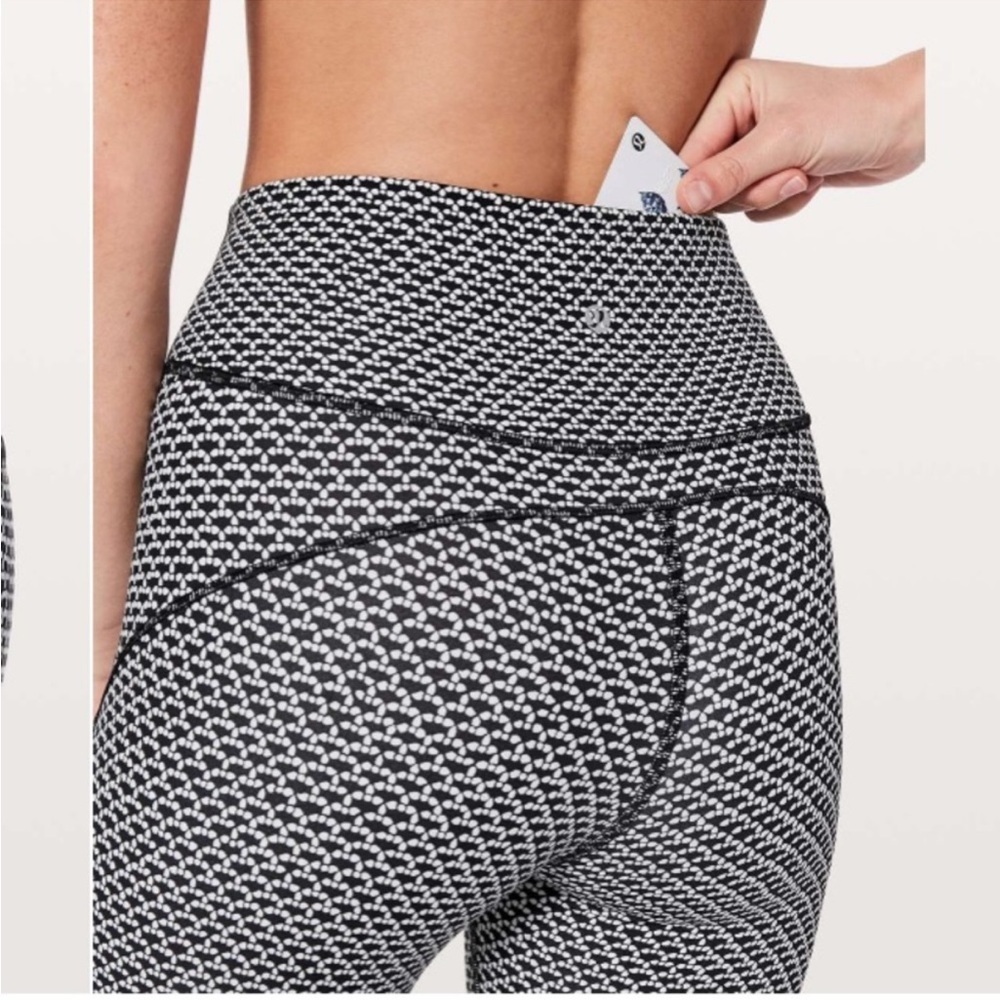 Lululemon In Movement 7/8 Tight Monochromic Black - Size 6 - Picture 2 of 16